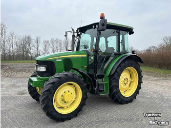 Traktor JOHN DEERE 8200