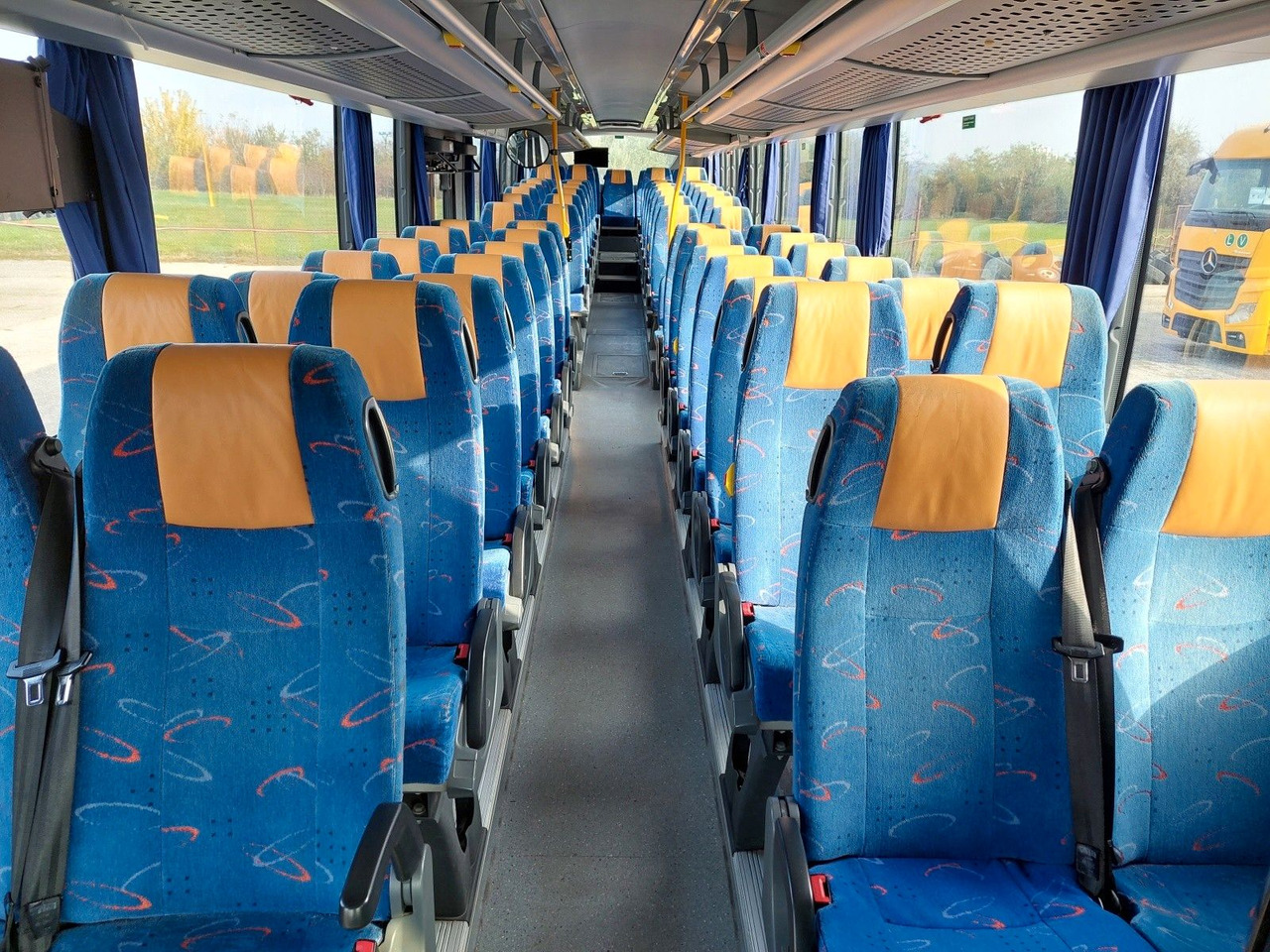 Autobus příměstský Scania Omniexpress 64 Sitzplätze/ Seats