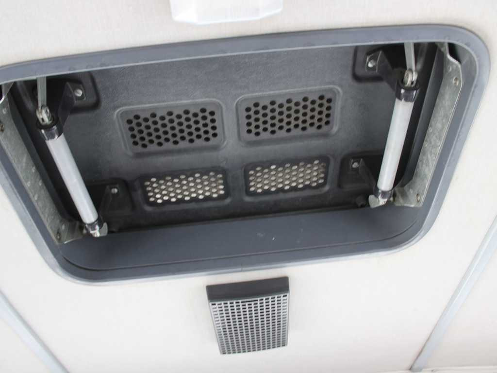 Turistický autobus Body C51077, EURO 3, RETARDER, PNEU 80%