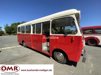 Turistický autobus