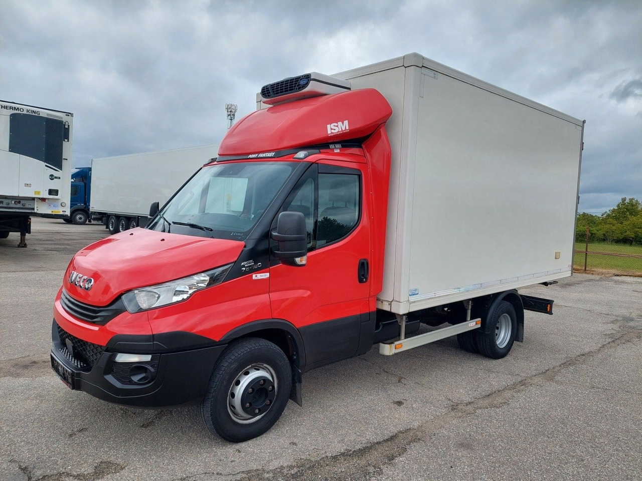 Chladící dodávka Iveco Daily 70 C18 Carrier Rohrbahnen Fleischhaken