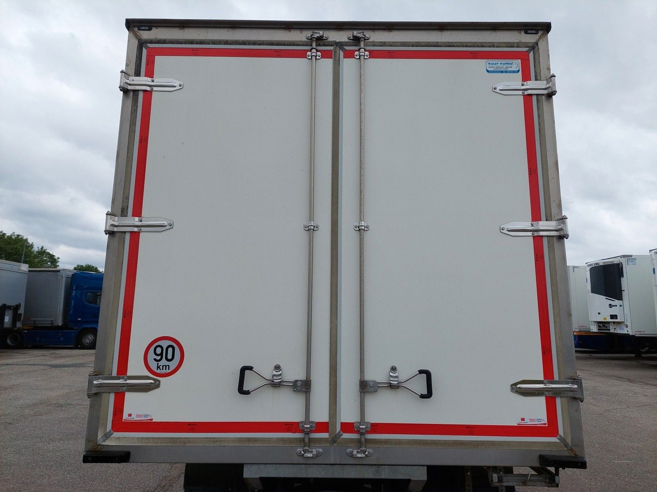 Chladící dodávka Iveco Daily 70 C18 Carrier Rohrbahnen Fleischhaken