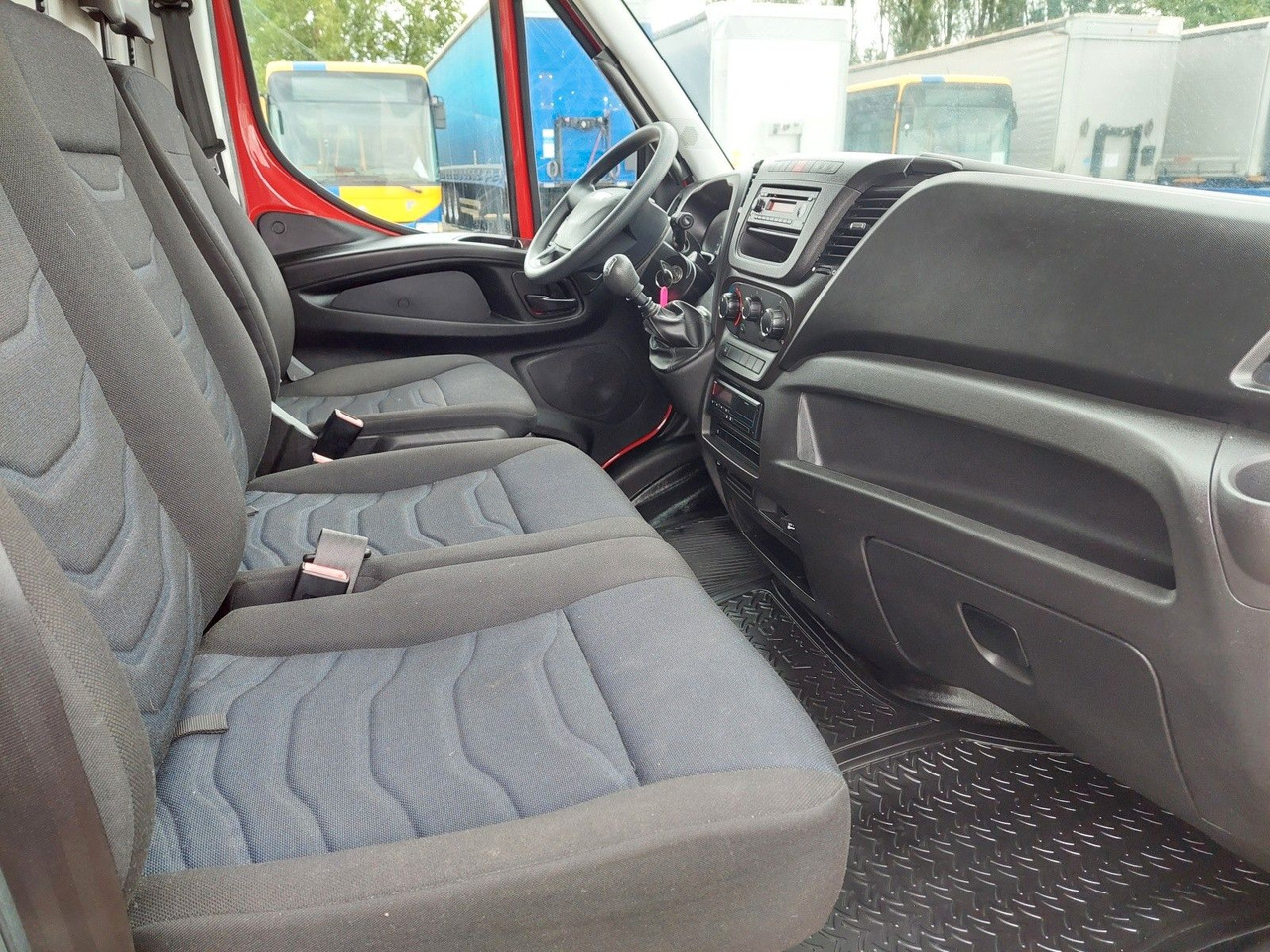 Chladící dodávka Iveco Daily 70 C18 Carrier Rohrbahnen Fleischhaken