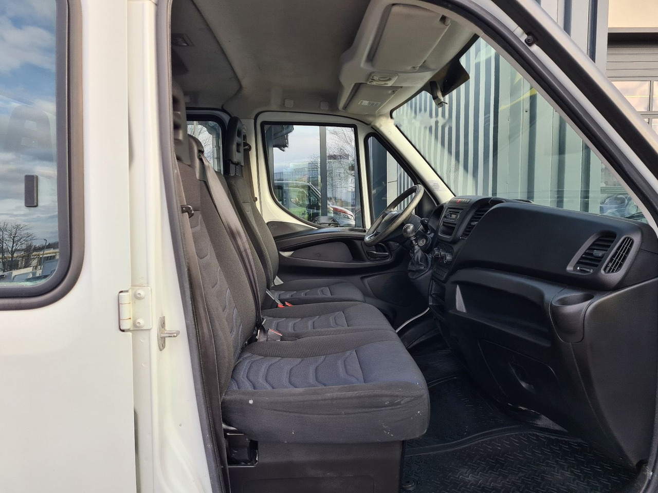IVECO Daily 35 C15 Doka Curtain side leasing IVECO Daily 35 C15 Doka Curtain side: obrázek 13