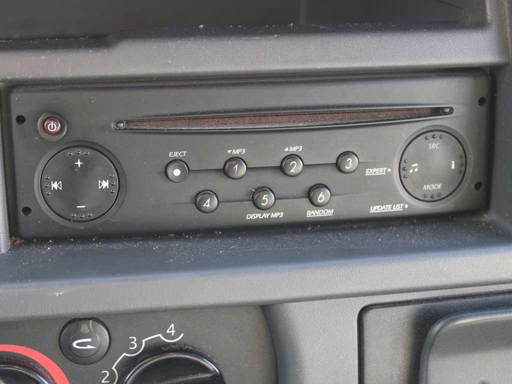 Plachtová dodávka Renault MASTER, EURO 4, HYDRAULIC FRONT, CAMERA