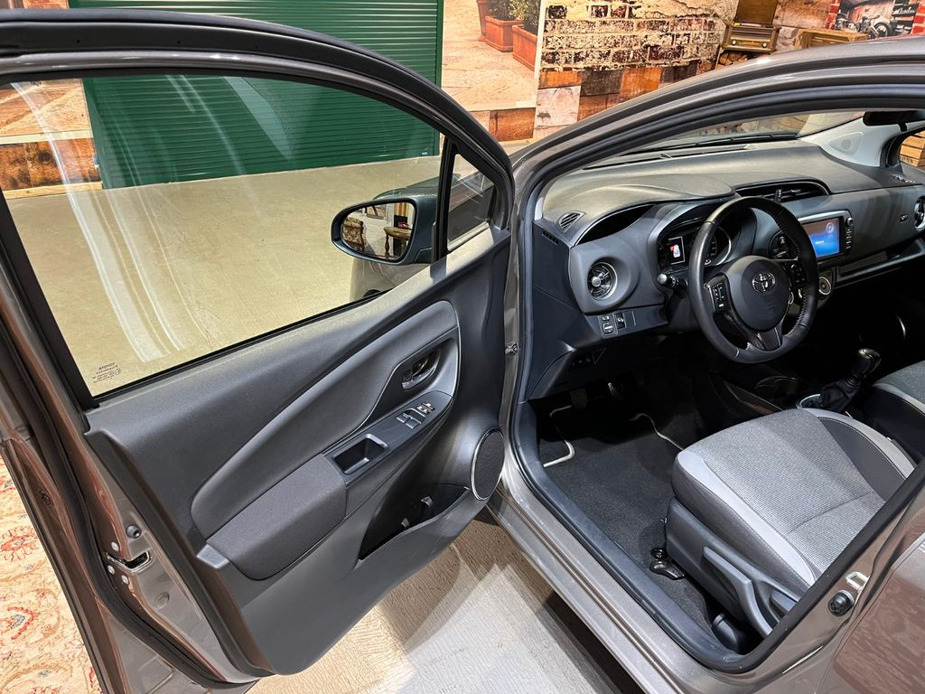 Osobní auto Toyota Yaris 1.5 Dual-VVT-iE Y20 Club, LED, Klima, DAB: obrázek 17