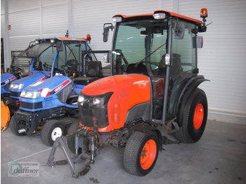 Komunální traktor Kubota STW 40: obrázek 1