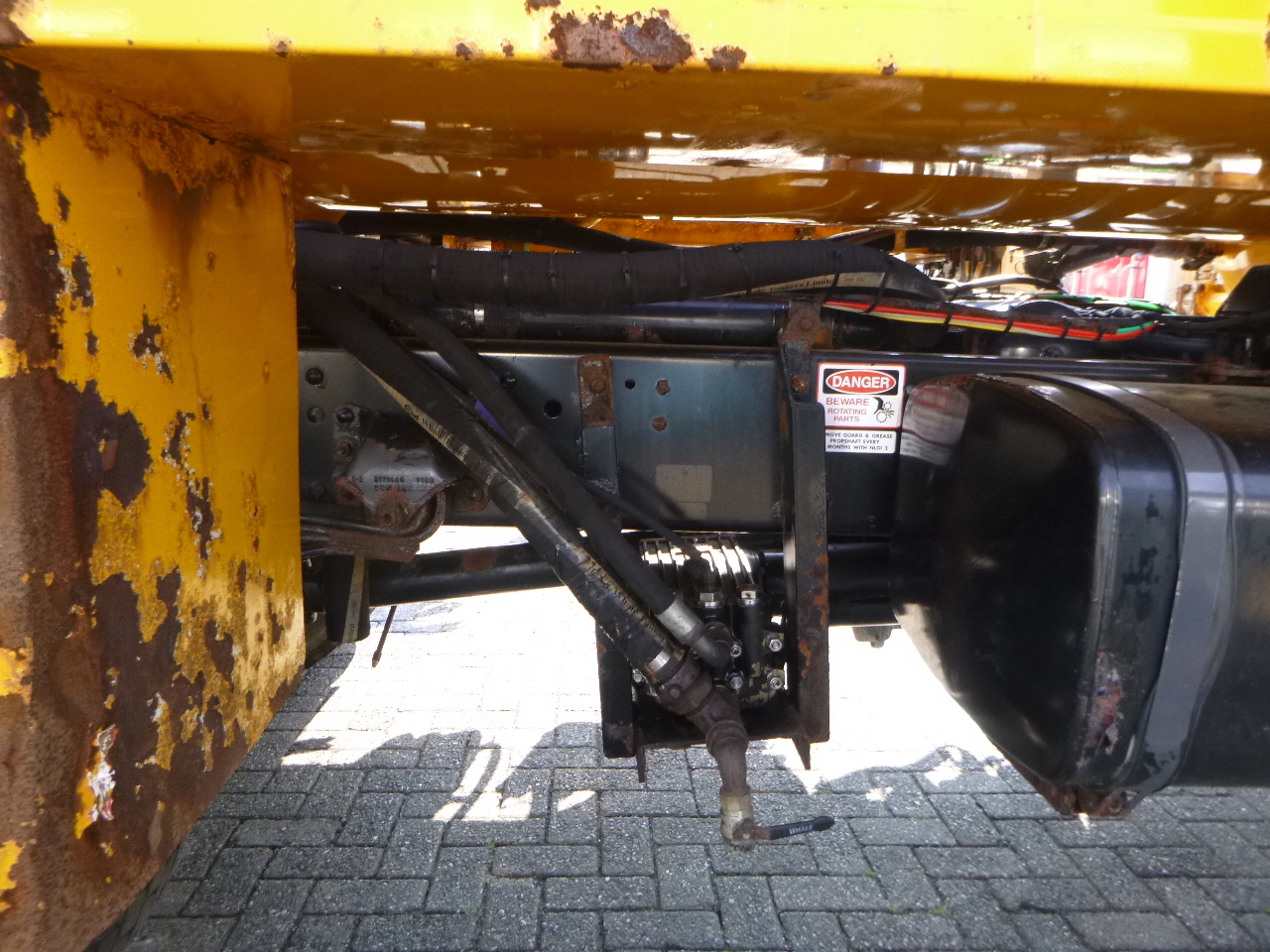 Čistič odpadových jam Volvo FL6 4x2 RHD Whale vacuum tank 8 m3: obrázek 13