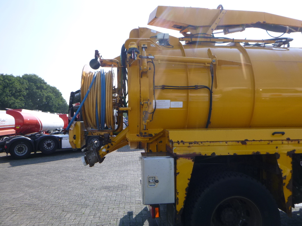 Čistič odpadových jam Volvo FL6 4x2 RHD Whale vacuum tank 8 m3: obrázek 10