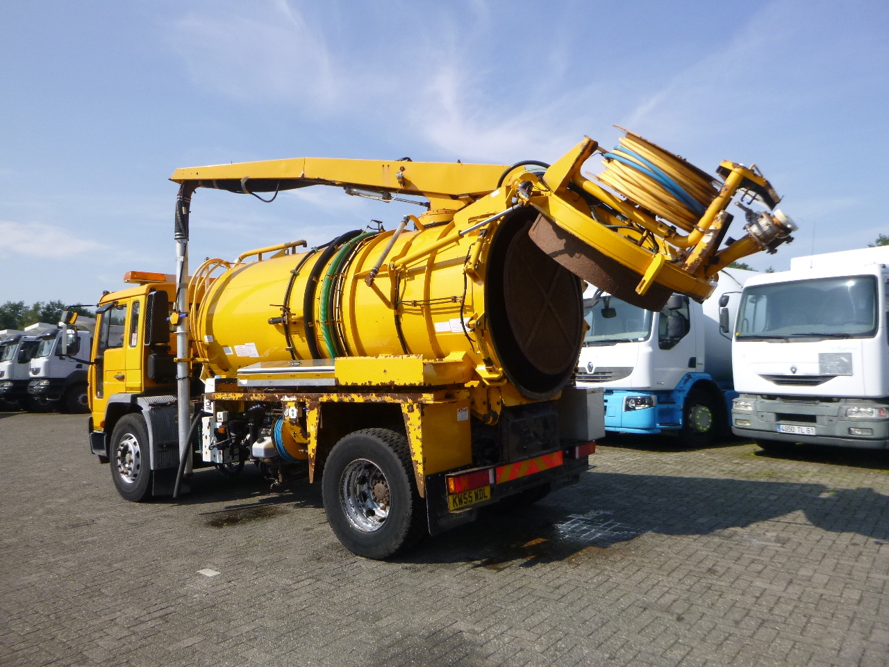 Čistič odpadových jam Volvo FL6 4x2 RHD Whale vacuum tank 8 m3: obrázek 5