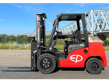 Dieselový vysokozdvižný vozík EP CPCD30T8: obrázek 1