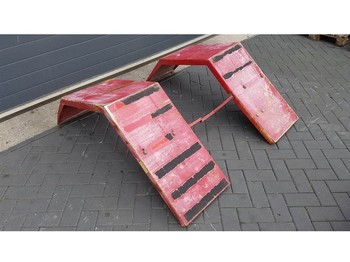 Ahlmann AZ 10 - Fender/Kotflügel/Spatbord - Křídlo