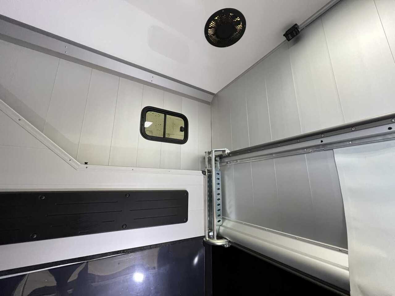 Nový Auto na přepravu koní Fiat Böckmann Compact L+ Stall Tour LKW: obrázek 22