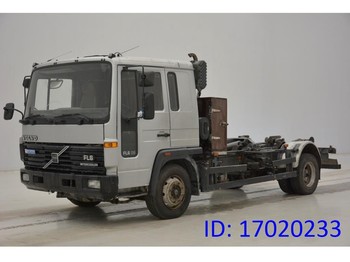 Hákový nosič kontejnerů Volvo FL 608
