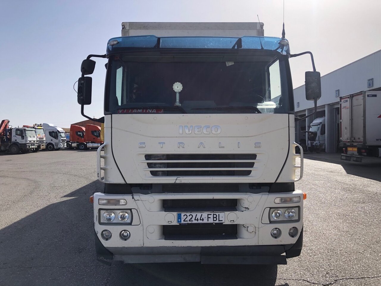 Izotermický nákladní automobil Isotermo IVECO AT440S35T/P con remolque: obrázek 2