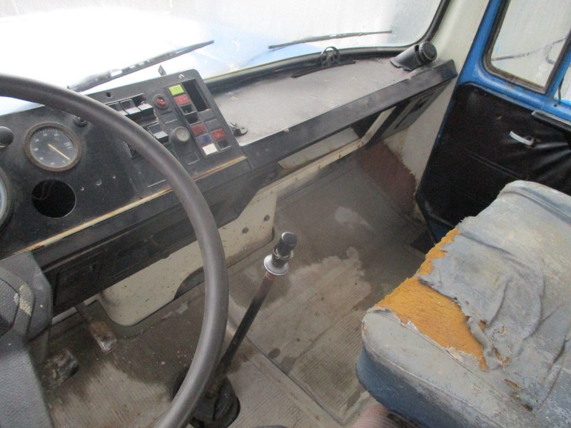 Podvozek s kabinou Iveco Magirus Deutz M 160 D 256 , V8 , Manual , Spring suspension: obrázek 9