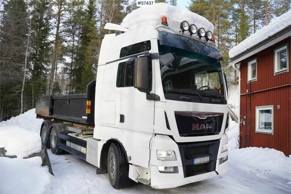 Hákový nosič kontejnerů MAN TGX26.480 6x2 Hook truck with flat bed: obrázek 2