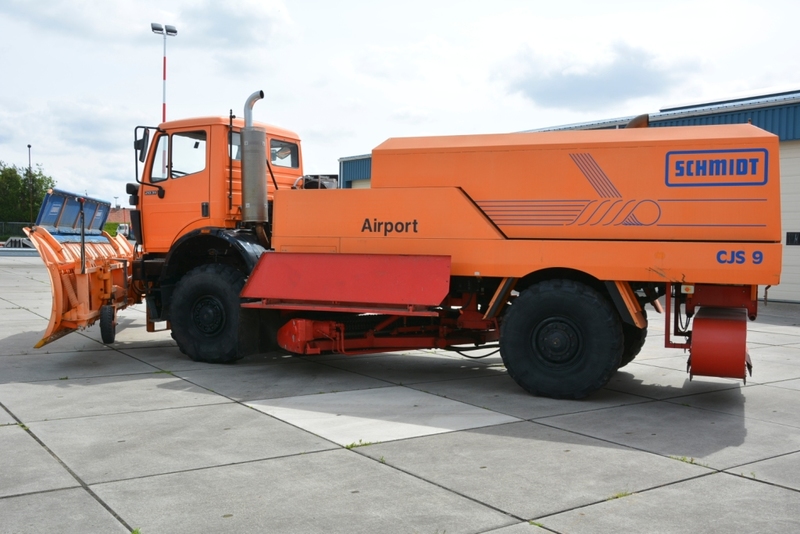 Podvozek s kabinou, Pozemní vybavení letišť Mercedes SK 2031 4x4x4 Schmidt CJS9 airport sweeper snow plough: obrázek 2