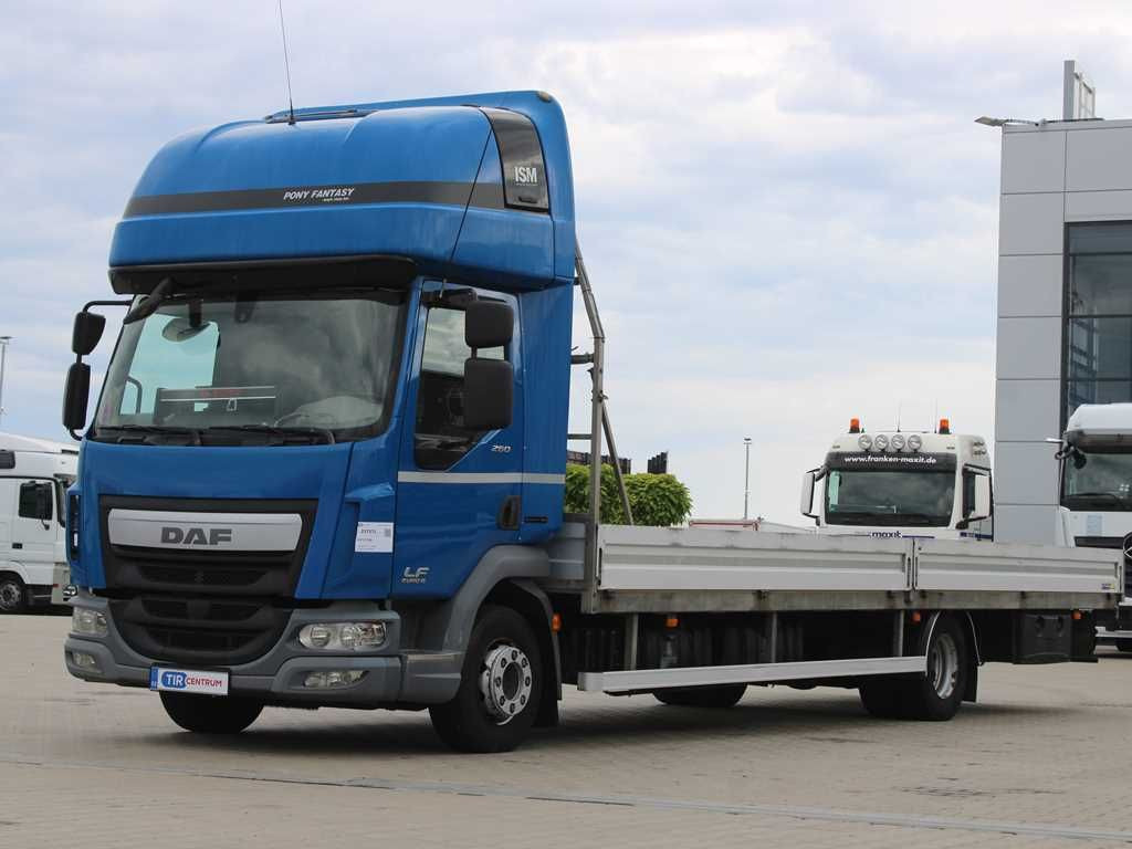 Nákladní automobil valníkový/ Plošinový DAF LF 260, SLEEPING CABIN, EURO 6, PNEU 80%