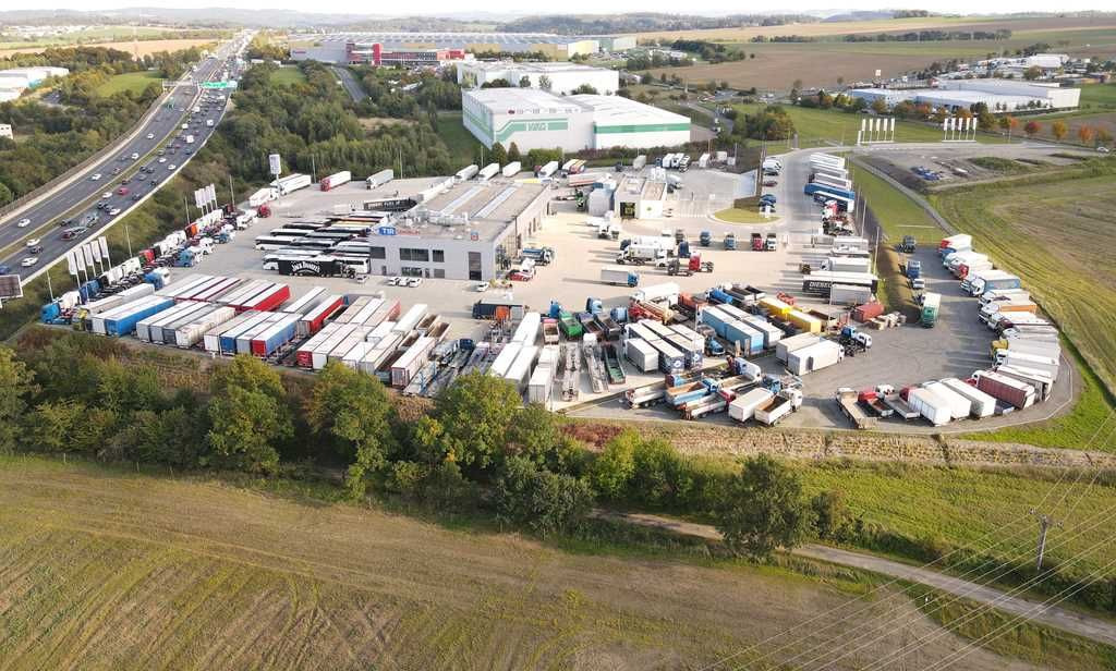 Plachtový nákladní auto DAF LF 250 FA, HYDRAULIC LIFT, EURO 6