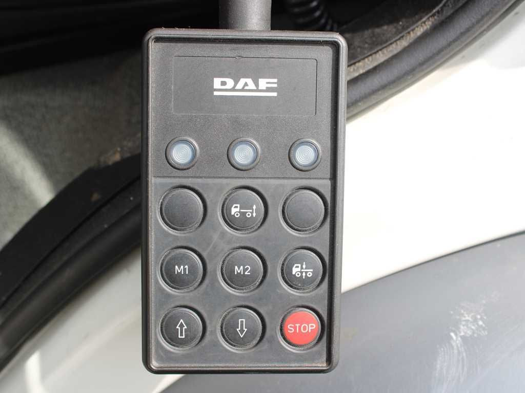 Plachtový nákladní auto DAF LF 290 FA , EURO 6, SLEEPING CABIN