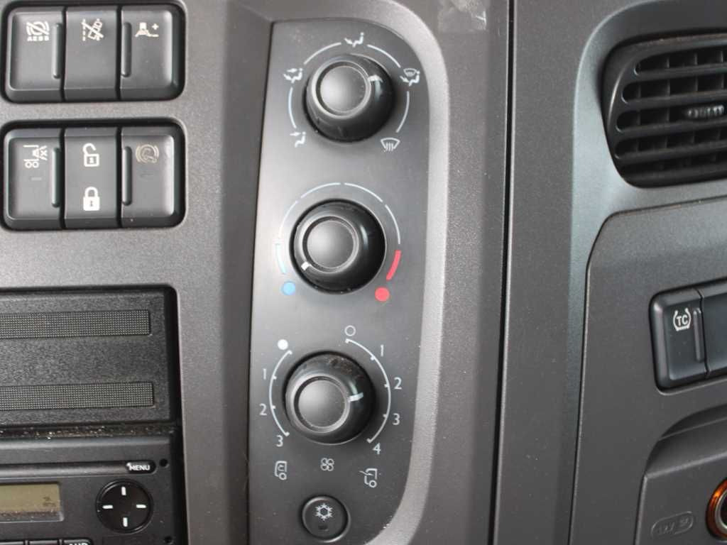 Plachtový nákladní auto DAF LF 290 FA , EURO 6, SLEEPING CABIN
