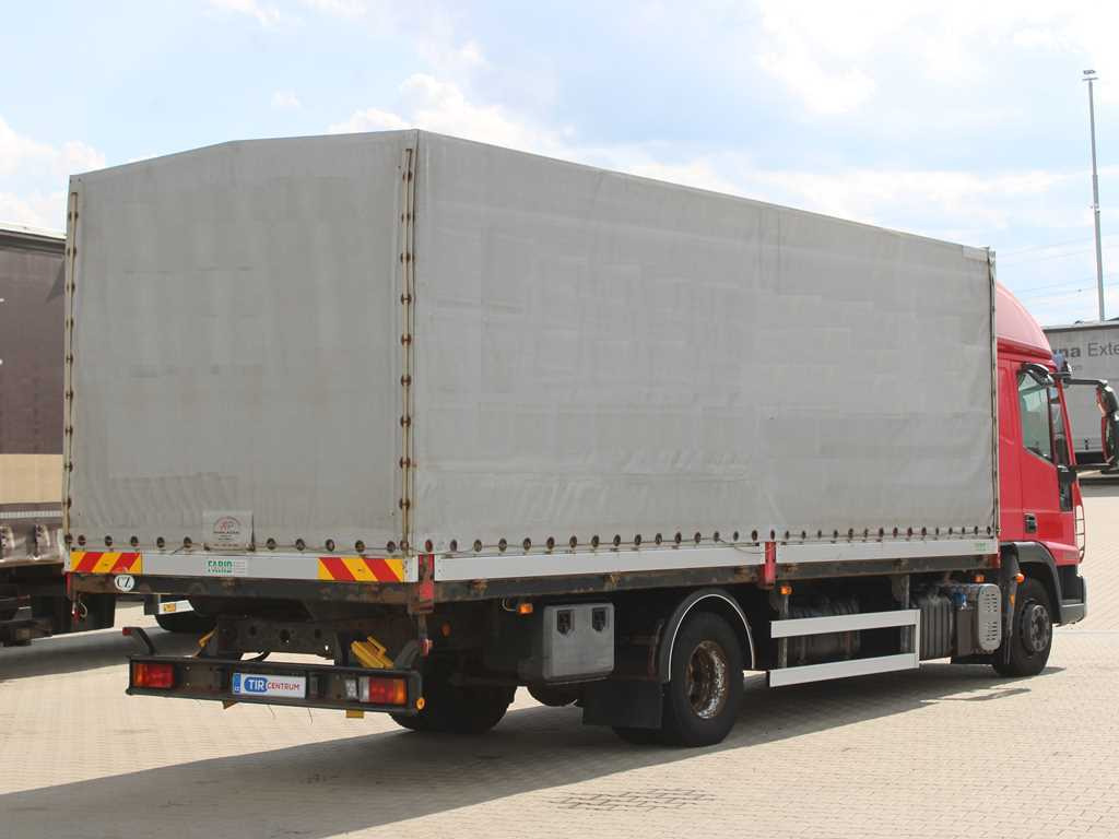 Plachtový nákladní auto Iveco EUROCARGO 120E22