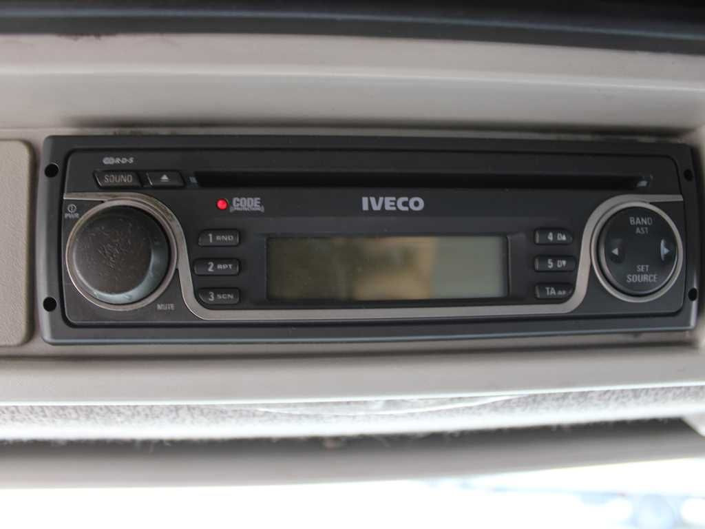 Plachtový nákladní auto Iveco EUROCARGO 120E22