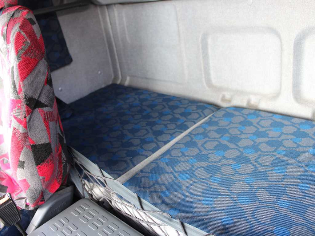 Plachtový nákladní auto Iveco EUROCARGO 120E22