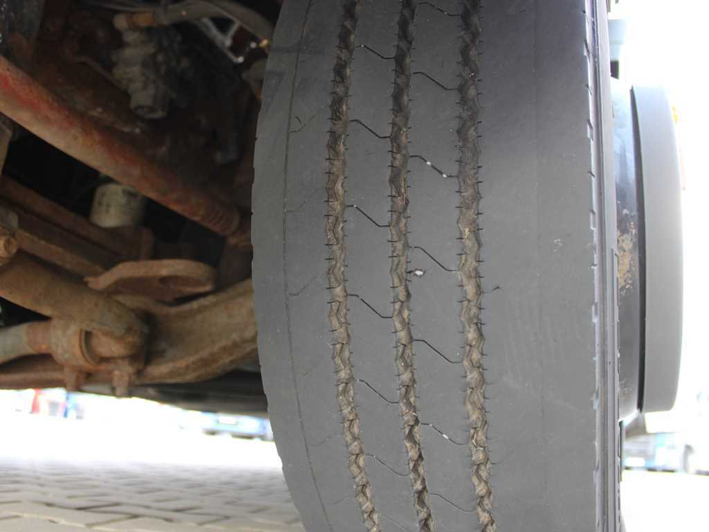 Plachtový nákladní auto Iveco EUROCARGO 120E22