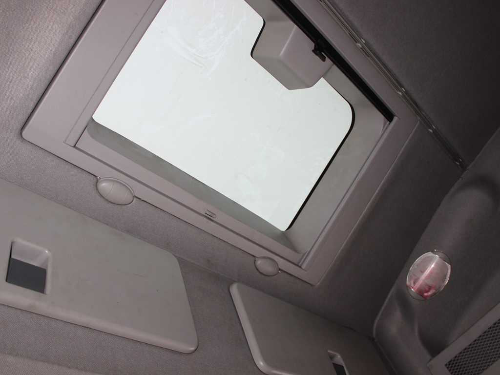 Plachtový nákladní auto Iveco EUROCARGO 120E25, EURO 6