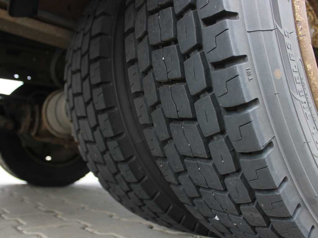Plachtový nákladní auto Iveco EUROCARGO 75E18, EURO 4 , PNEU 80%