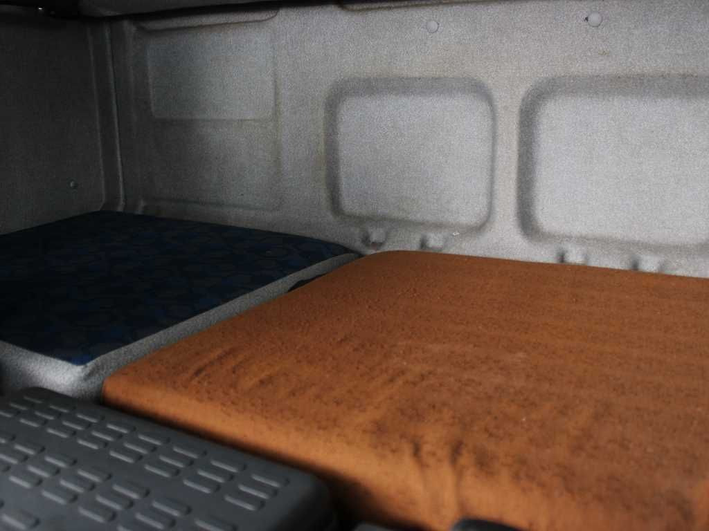 Plachtový nákladní auto Iveco EUROCARGO 75E18, EURO 4 , PNEU 80%
