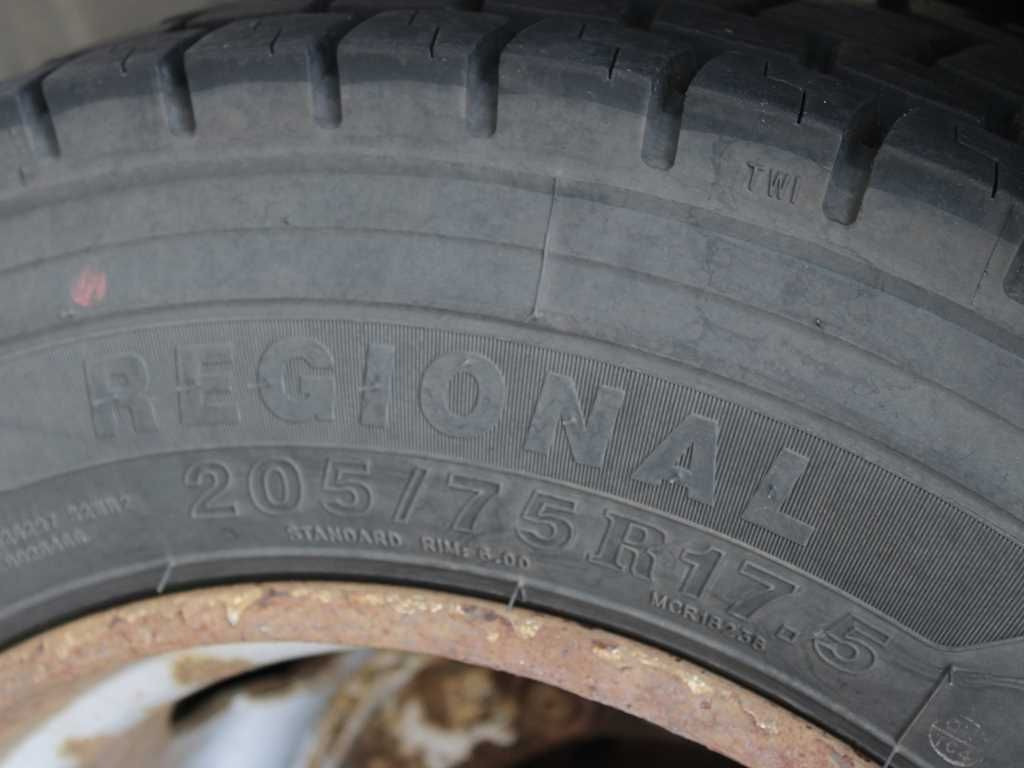 Plachtový nákladní auto Iveco EUROCARGO 75E18, EURO 4 , PNEU 80%