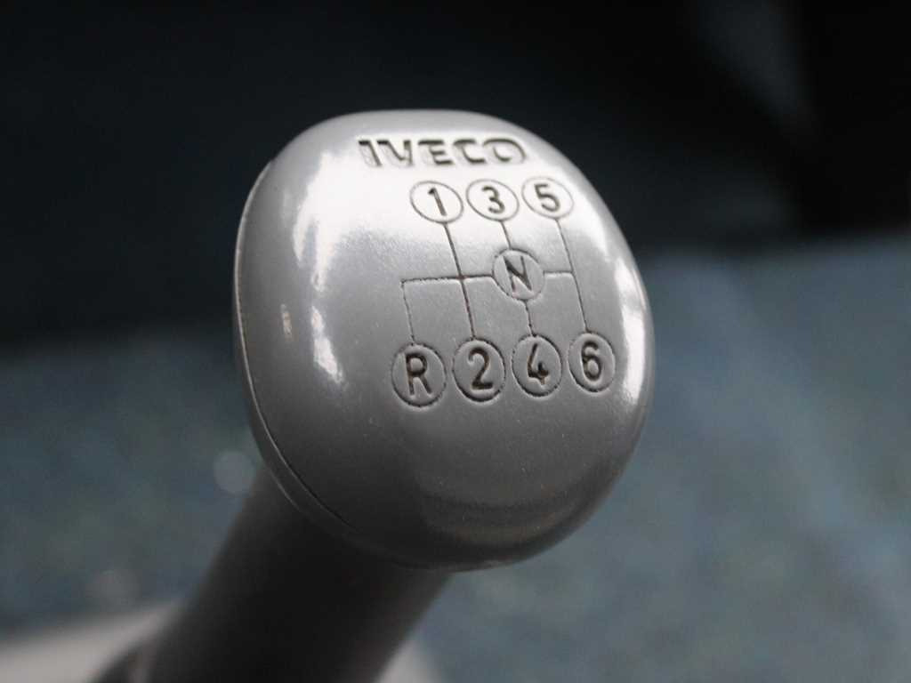 Plachtový nákladní auto Iveco EUROCARGO ML 75 E 15, EURO 3, SLEEPING BODY