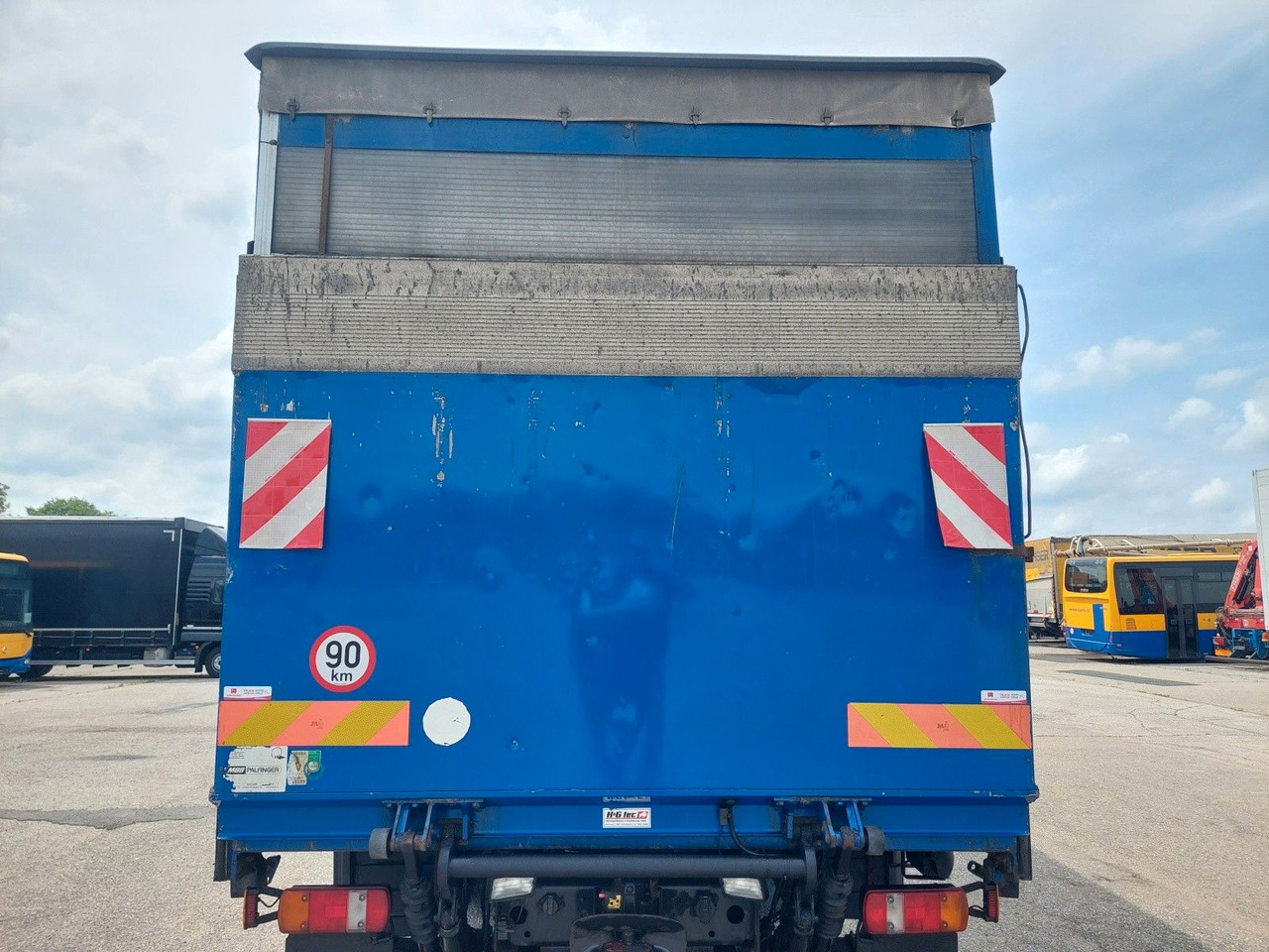 Plachtový nákladní auto MAN TGL 12.220 4X2 BL Edscha
