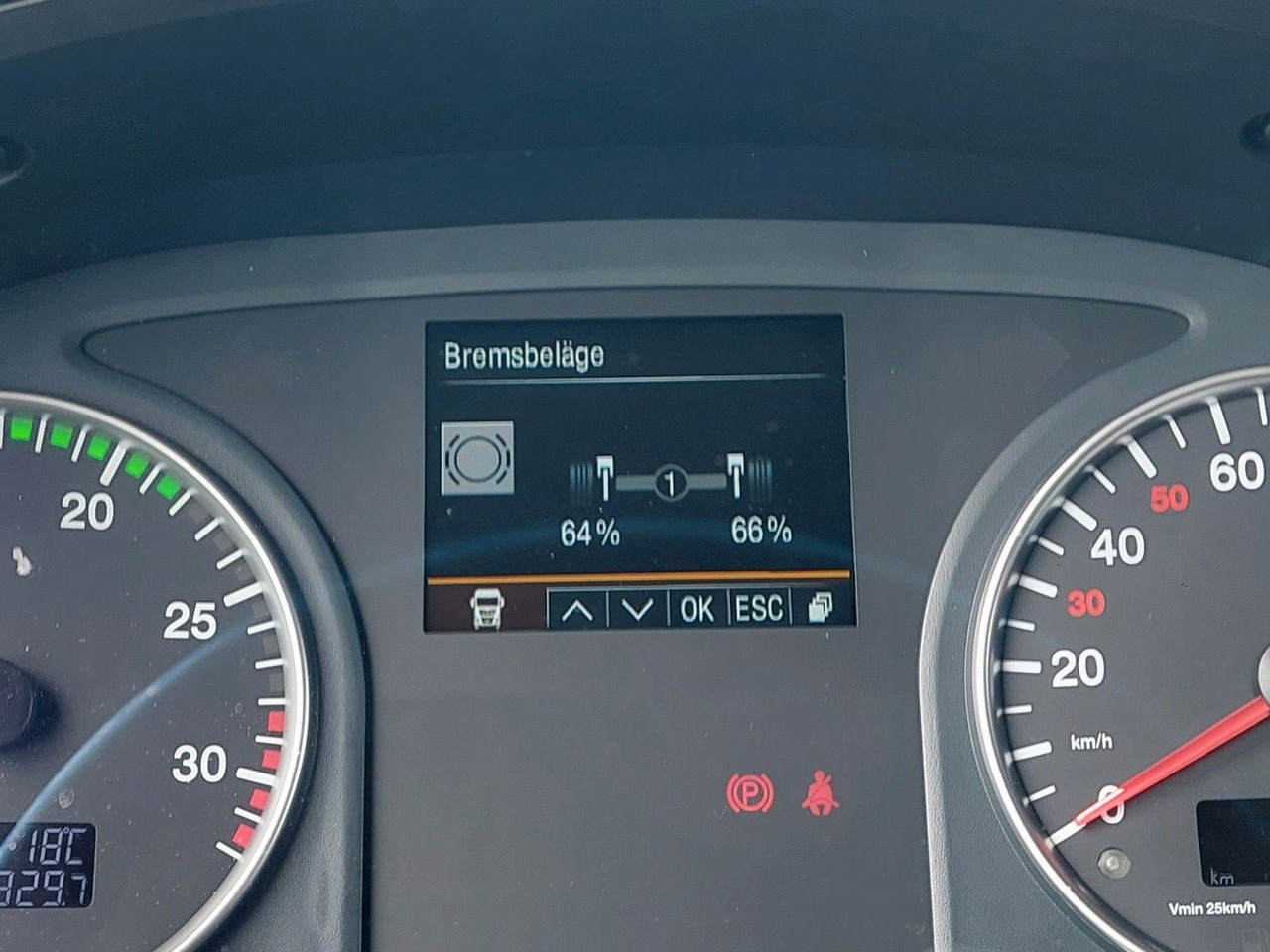 Plachtový nákladní auto MAN TGL 12.250 BL 4x2