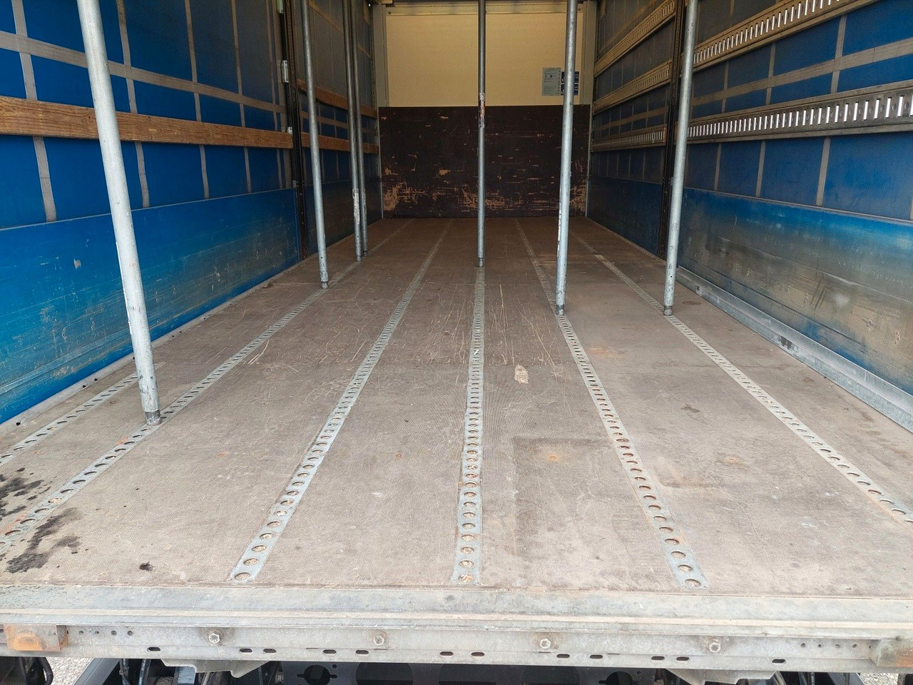 Plachtový nákladní auto MAN TGL 12.250 BL 4x2