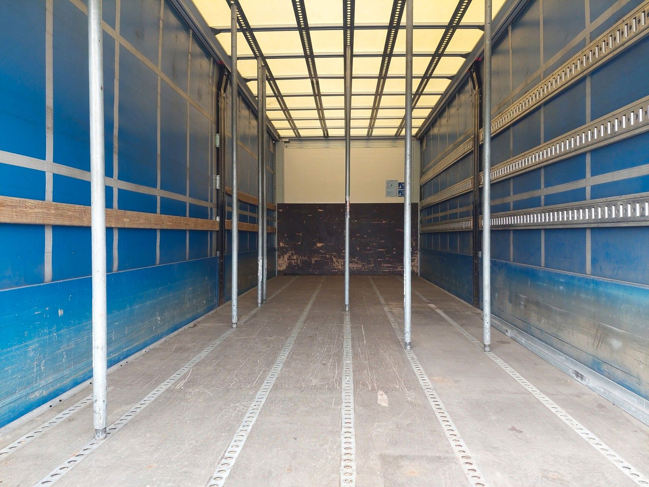 Plachtový nákladní auto MAN TGL 12.250 BL 4x2