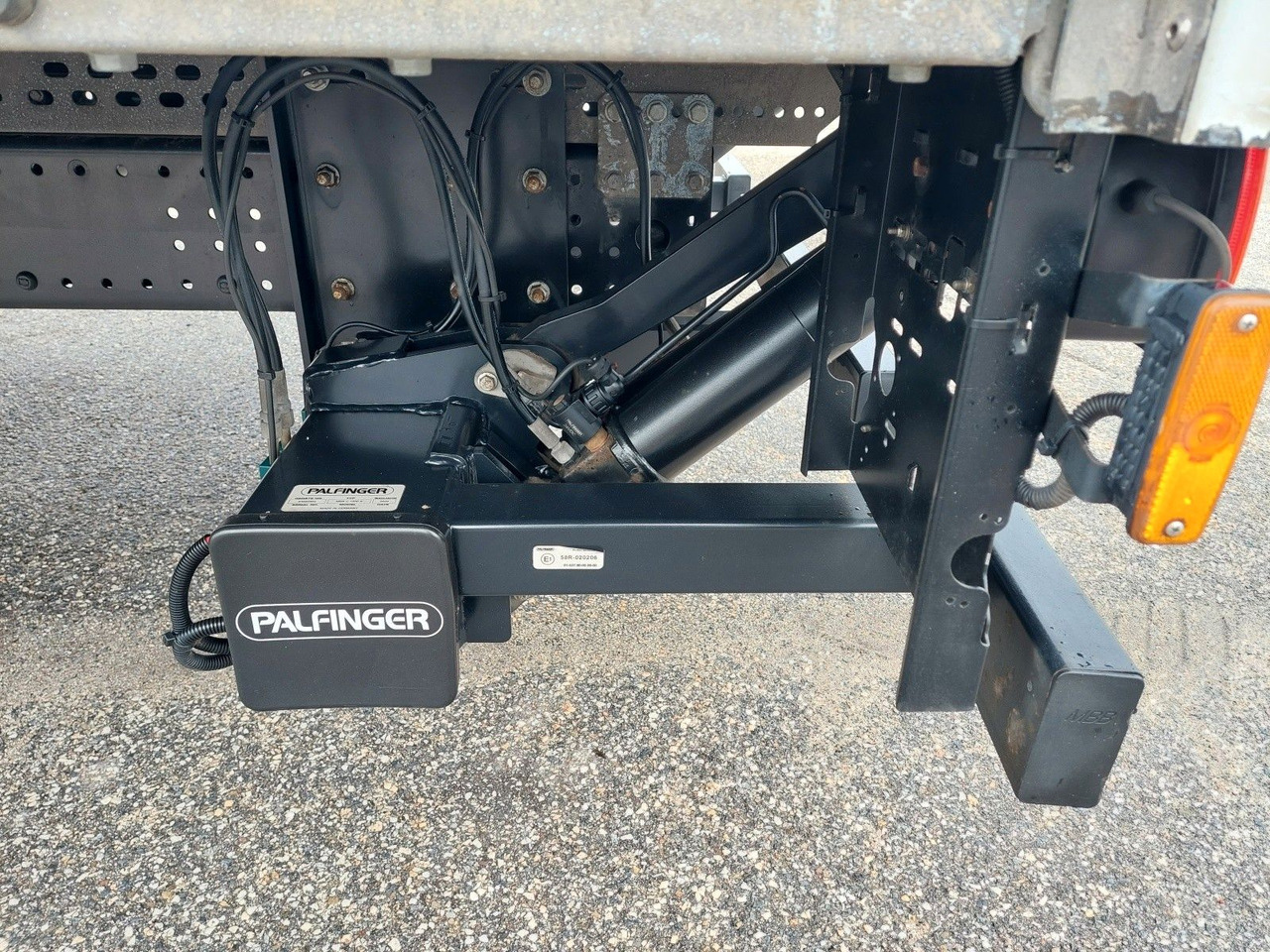 Plachtový nákladní auto MAN TGL 12.250 BL 4x2