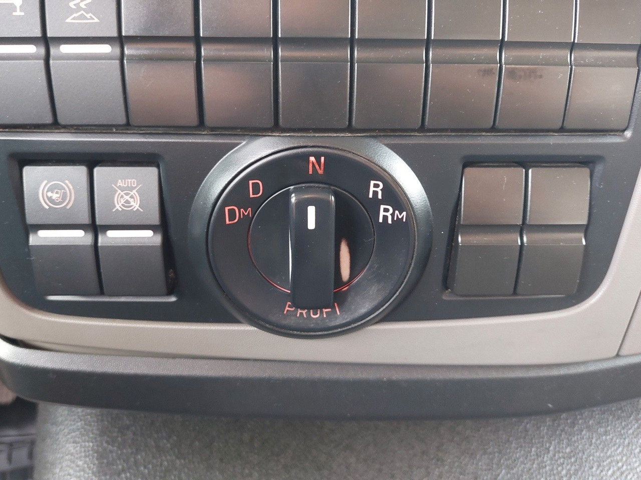 Plachtový nákladní auto MAN TGL 12.250 BL 4x2