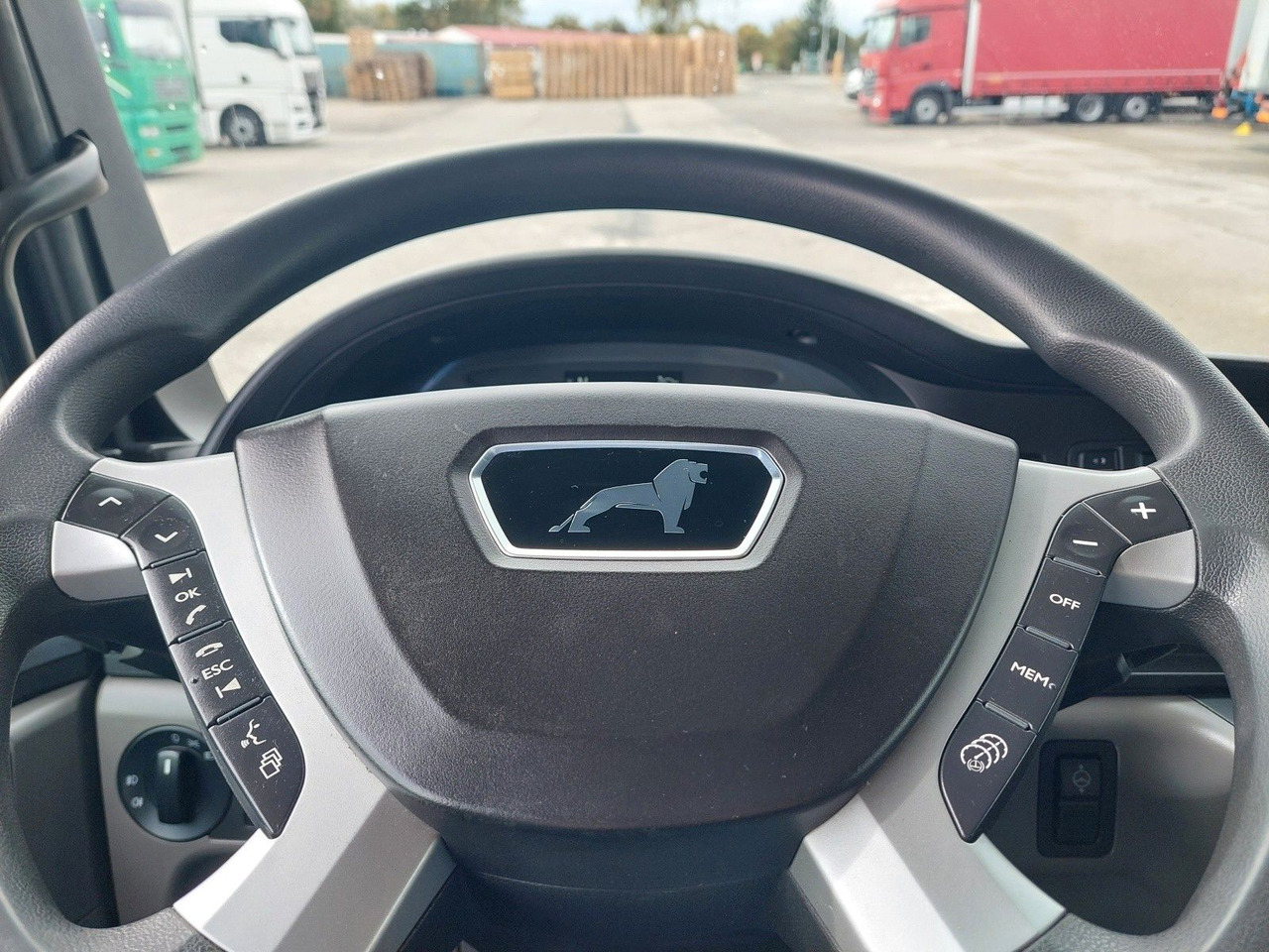 Plachtový nákladní auto MAN TGL 12.250 BL 4x2