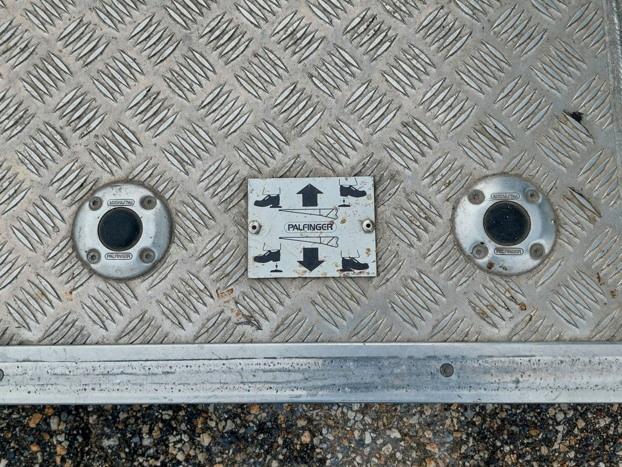 Plachtový nákladní auto MAN TGL 12.250 BL 4x2