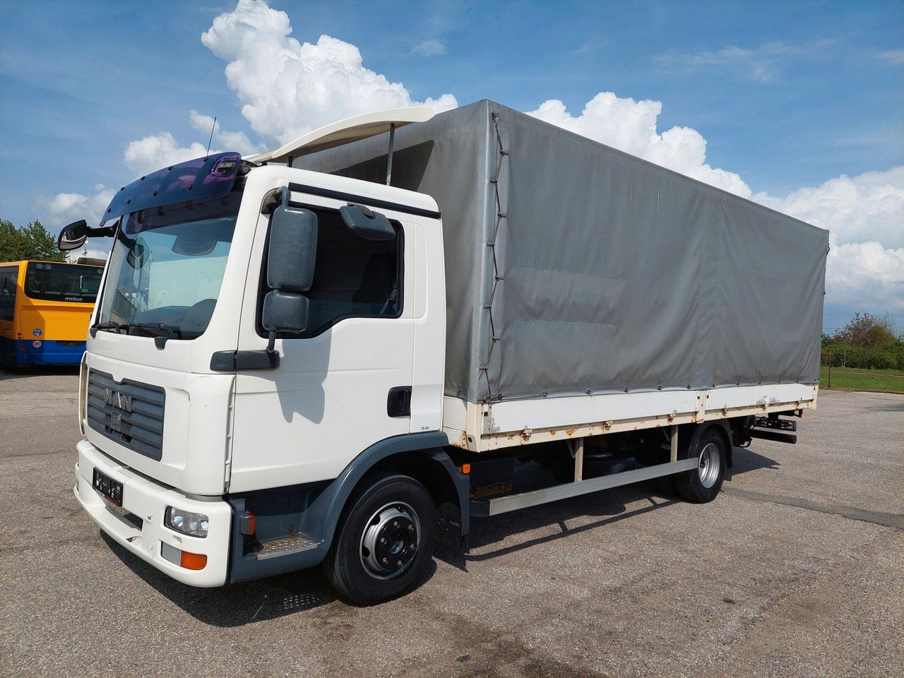 Plachtový nákladní auto MAN TGL 8.180 4X2 BL