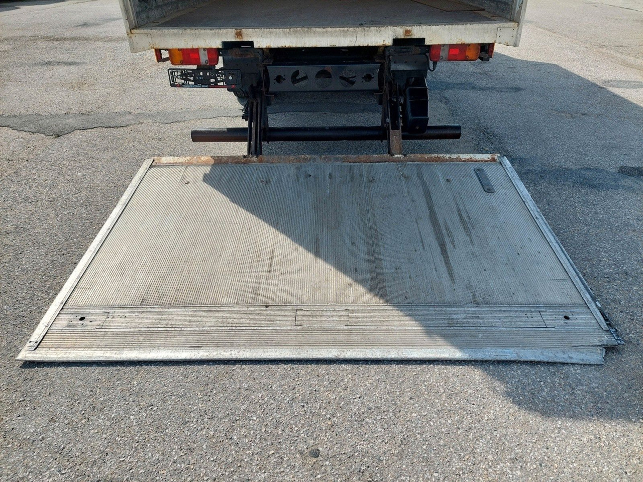 Plachtový nákladní auto MAN TGL 8.180 4X2 BL