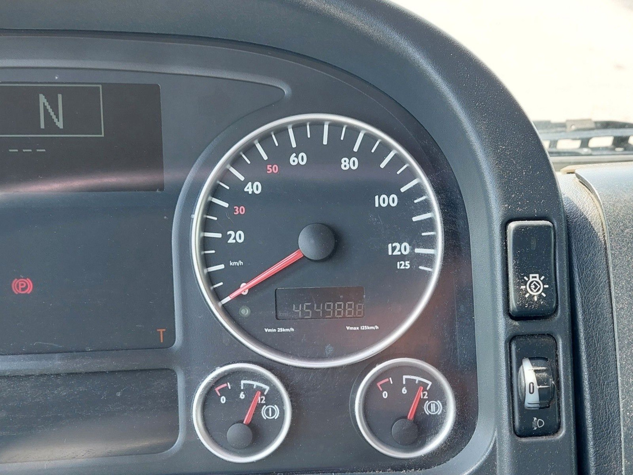 Plachtový nákladní auto MAN TGL 8.180 4X2 BL