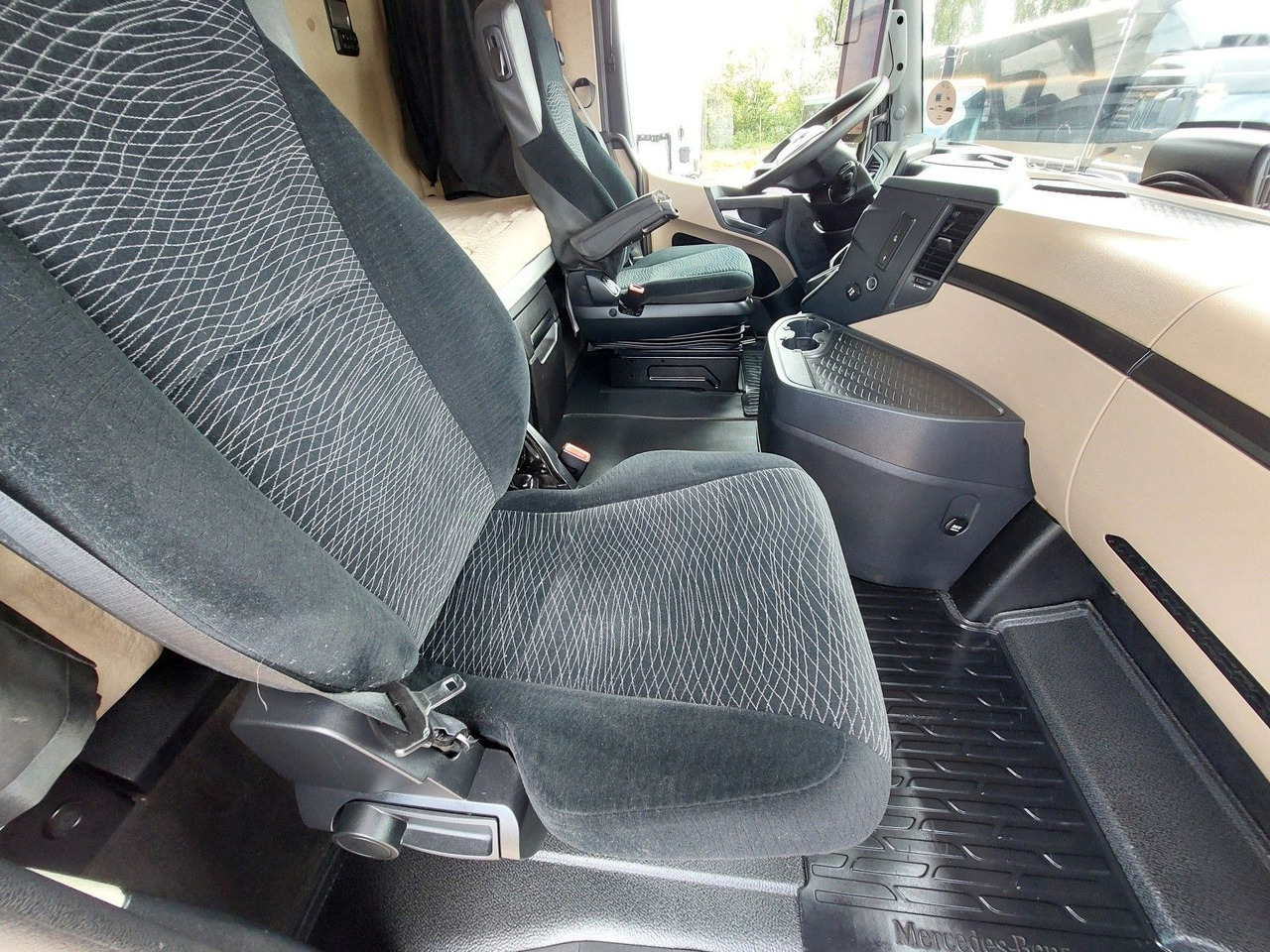 Plachtový nákladní auto Mercedes-Benz Actros 2545 L/NR 6x2 + Wielton PC2K Durchbar