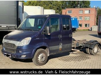 Podvozek s kabinou Iveco 70C21 Doppelkabine Fahrgestell AHK