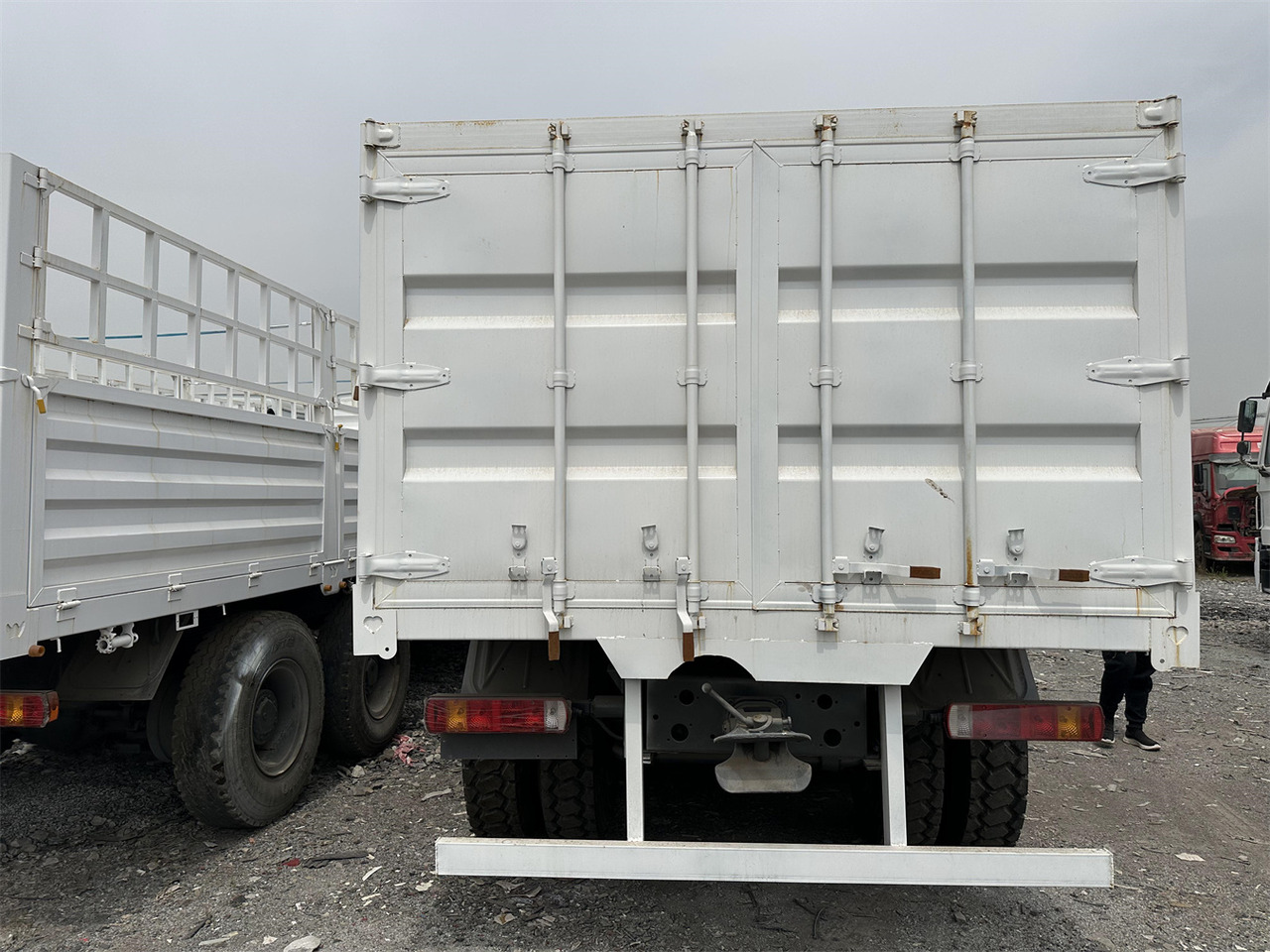 Přepravník zvířat pro dopravu živočichů SINOTRUK HOWO 371 Cargo Truck: obrázek 8