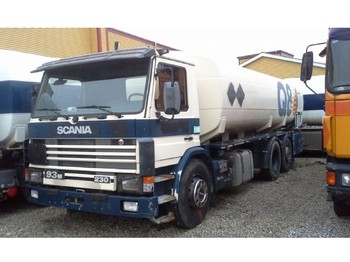Cisternové vozidlo Scania 113 - 93 6x2 20000 L Tank Fuel Pomp: obrázek 1